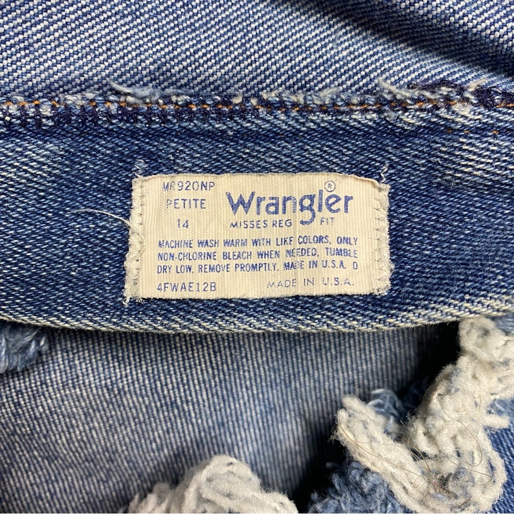 Vintage Wrangler Cut-Off Jean Shorts - Picture 7 of 8